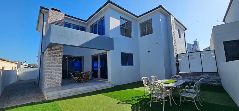 3 Bedroom Property for Sale in Calypso Beach Western Cape